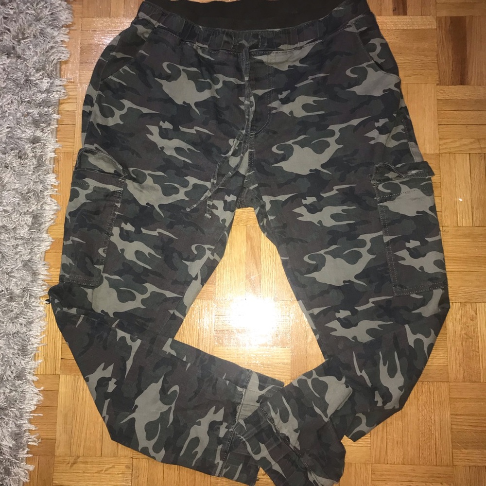 Brand is (almost famous), size XL, army green